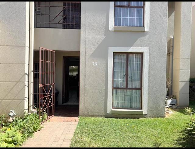 2 BEDROOM TOWNHOUSE FOR SALE IN OAKDENE